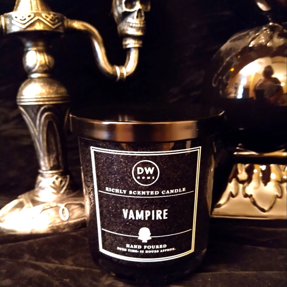 DW HOME Vampire Richly Scented Candle